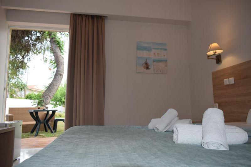 Marzi Beach And Bungalows Hotel Kokkonion Bagian luar foto