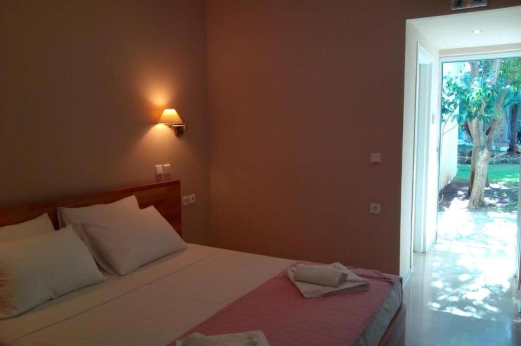 Marzi Beach And Bungalows Hotel Kokkonion Bagian luar foto