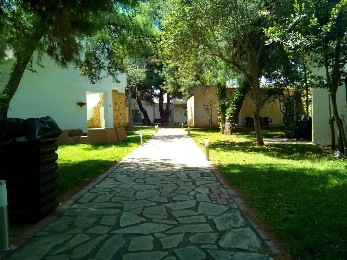 Marzi Beach And Bungalows Hotel Kokkonion Bagian luar foto