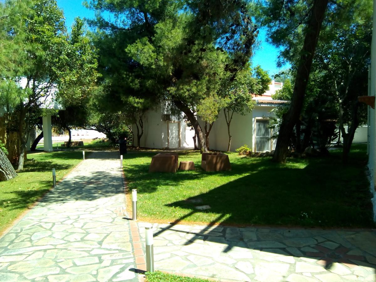 Marzi Beach And Bungalows Hotel Kokkonion Bagian luar foto