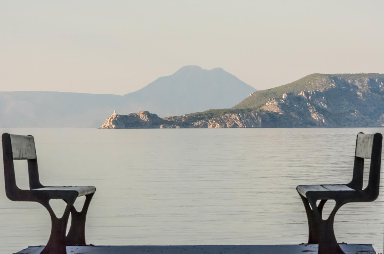Marzi Beach And Bungalows Hotel Kokkonion Bagian luar foto