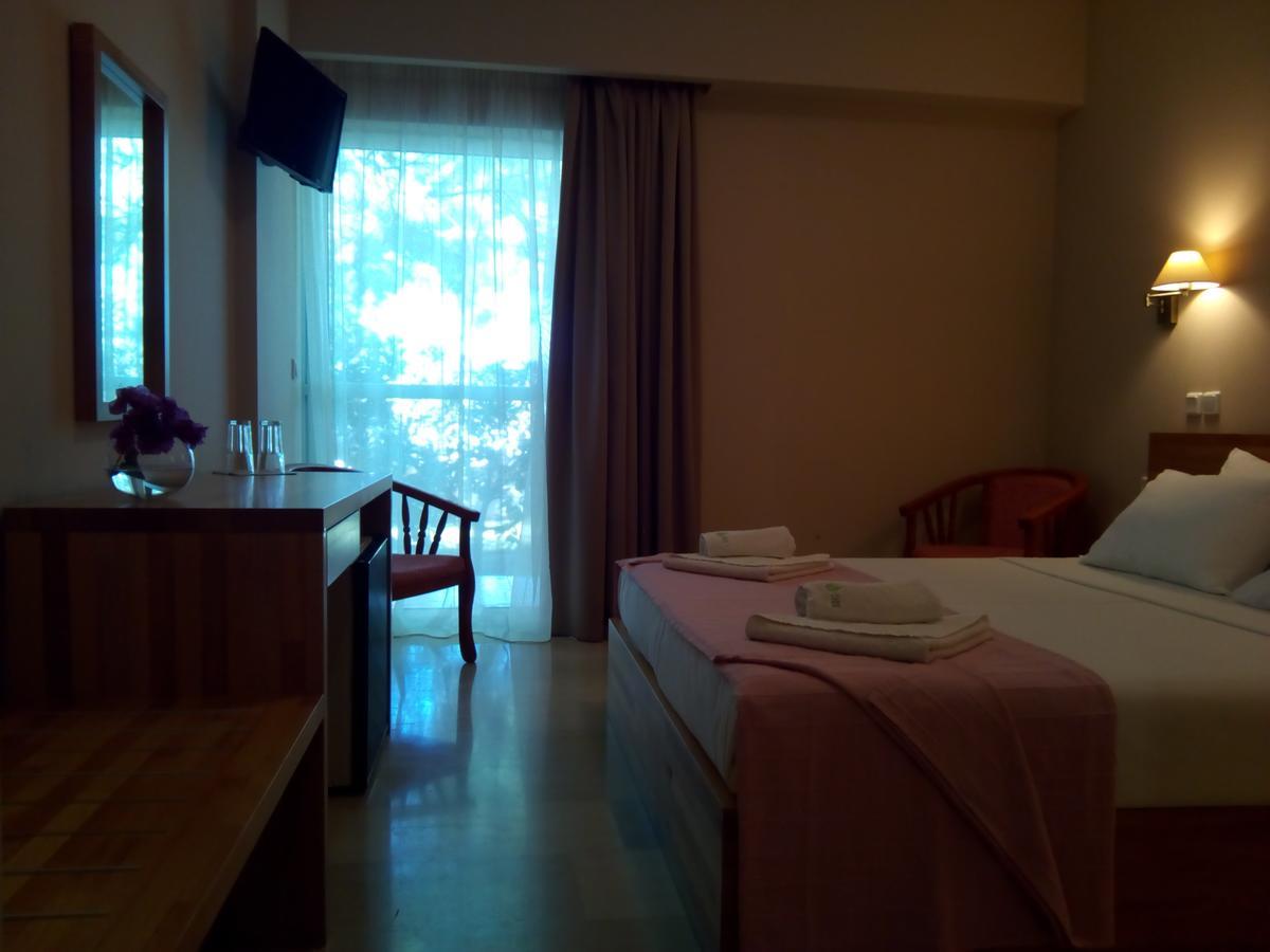 Marzi Beach And Bungalows Hotel Kokkonion Bagian luar foto